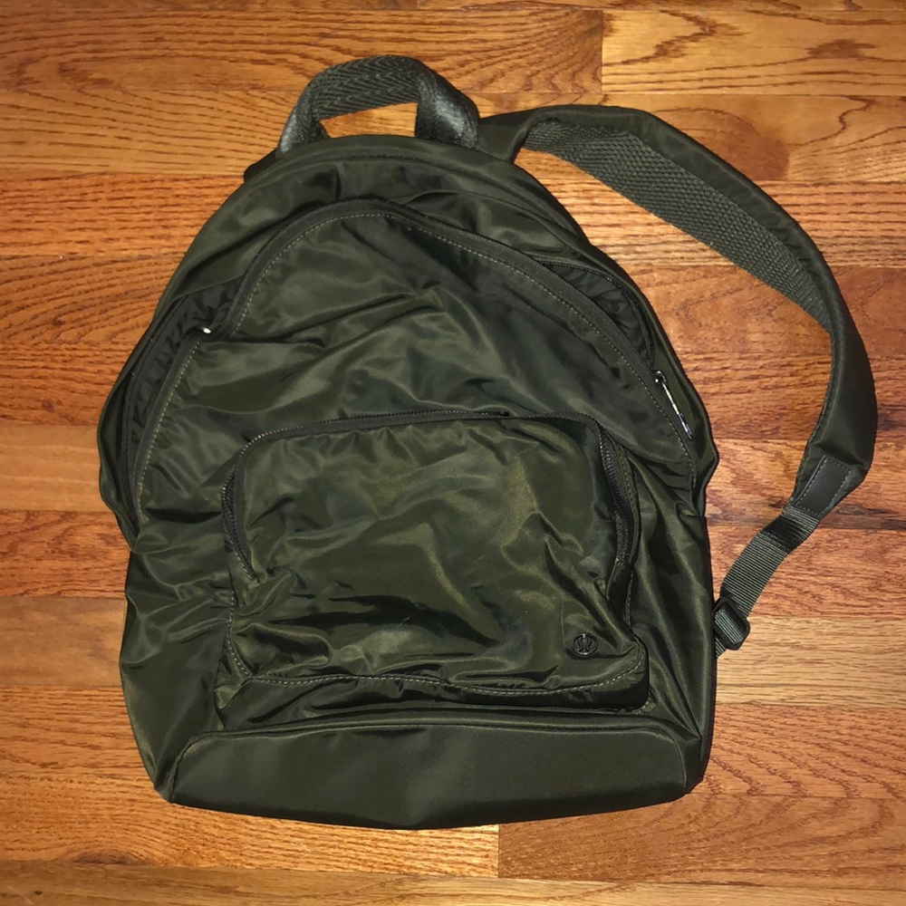 Lululemon dark green backpack (LIKE NEW)
